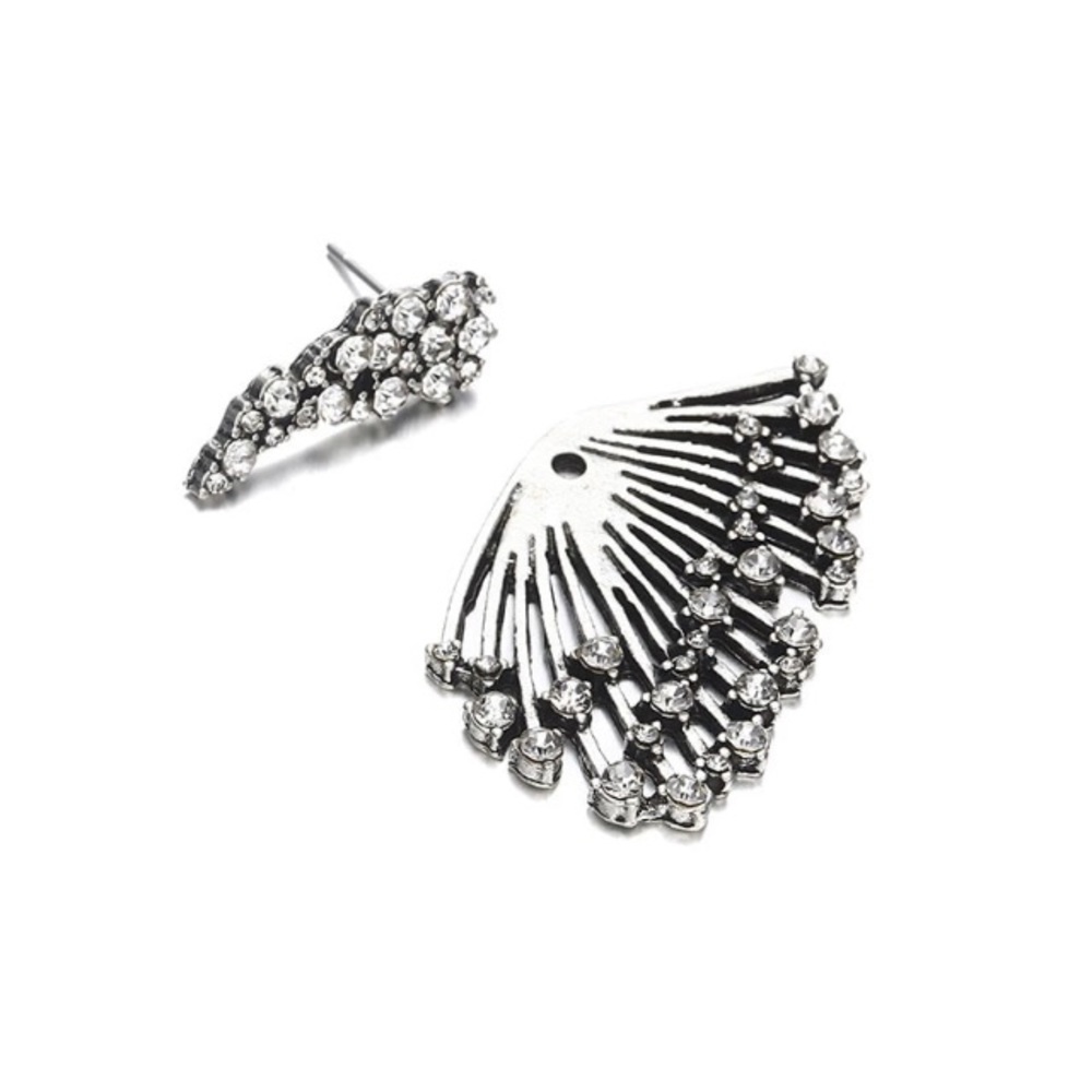 NEW!๐๐1 PIECE PUNK๐คROCK CRYSTAL STUD!๐๐1 ONLY - Picture 2 of 7